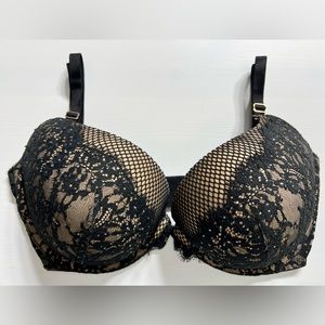 Victoria’s Secret black lace 34DDD bra